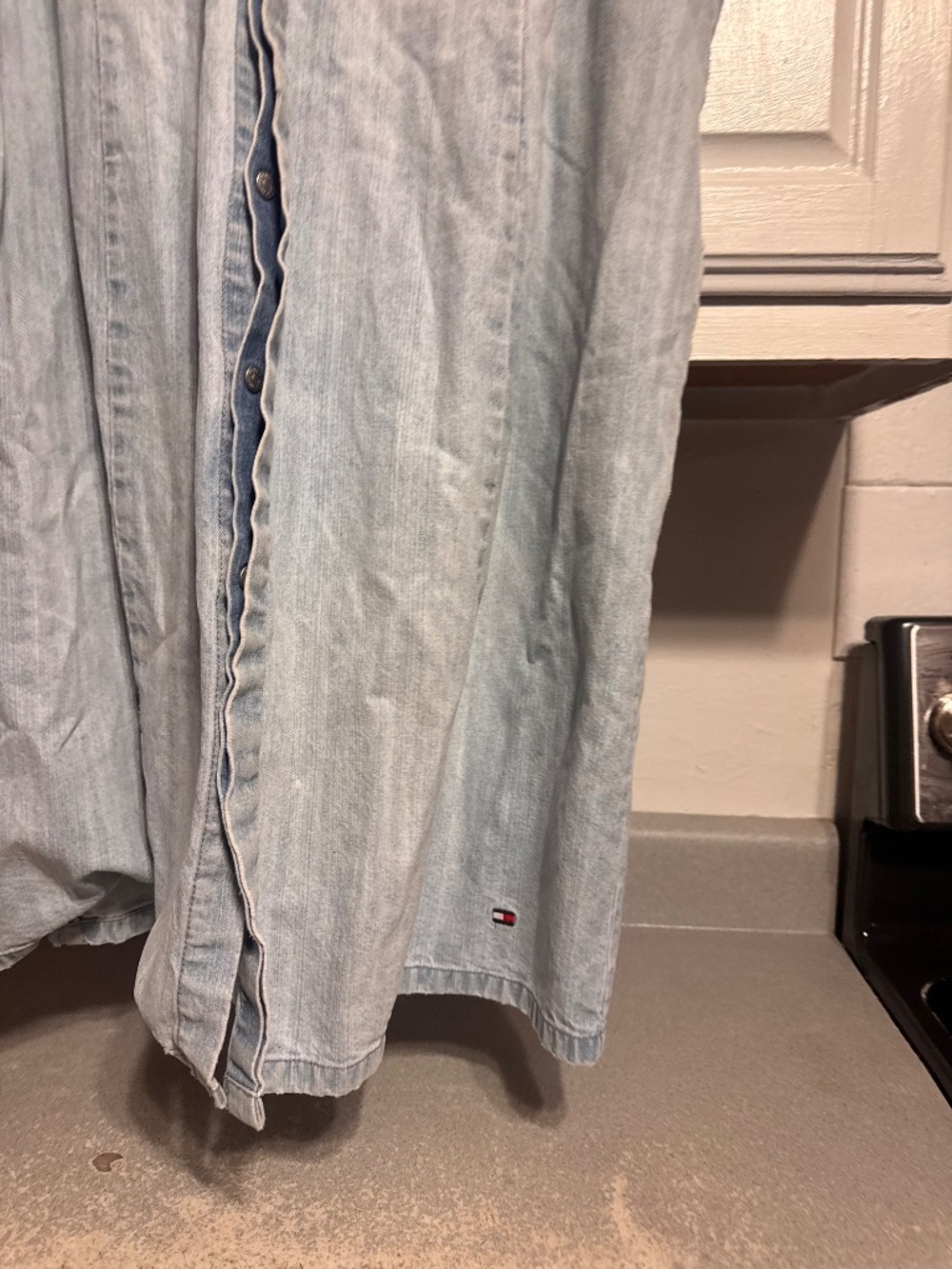 Tommy Hilfiger denim garment appears to be a vintage short-sleeve midi-length de - Picture 2 of 5